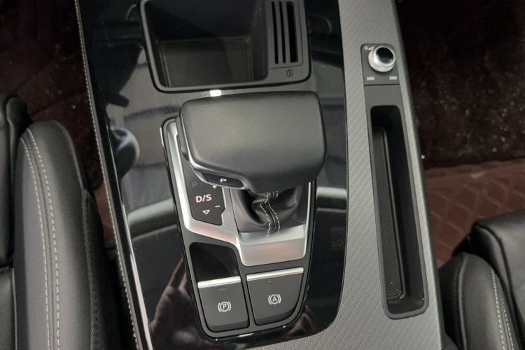 Used Audi Q5L 2022 40T Luxury Dynamic Model Gear Lever
