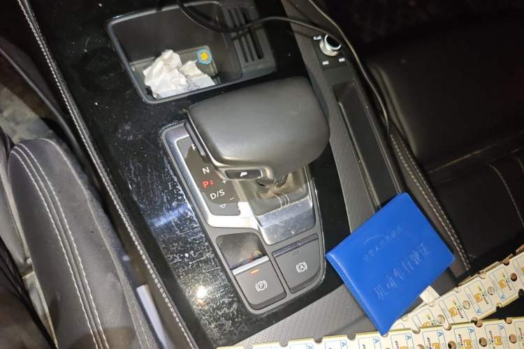 Used Audi Q5L 2022 40T Luxury Dynamic Model Gear Lever