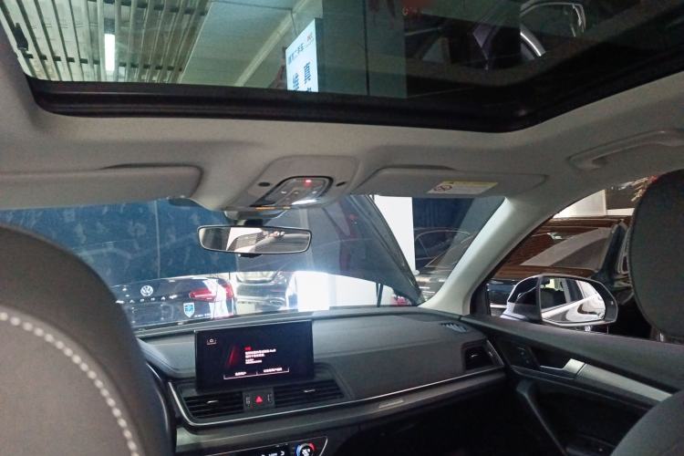 Used Audi Q5L 2022 40T Fashionable and Elegant Model Headliner