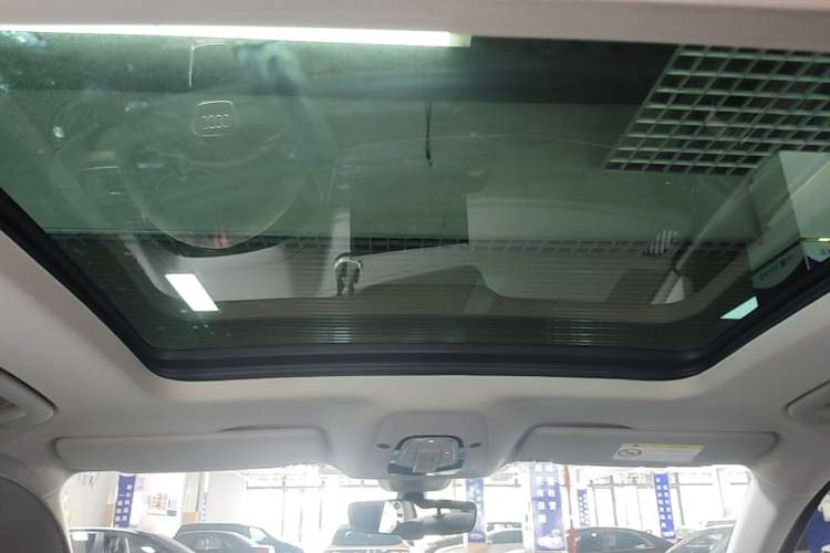 Used Audi Q5L 2022 40T Luxury Dynamic Model Headliner