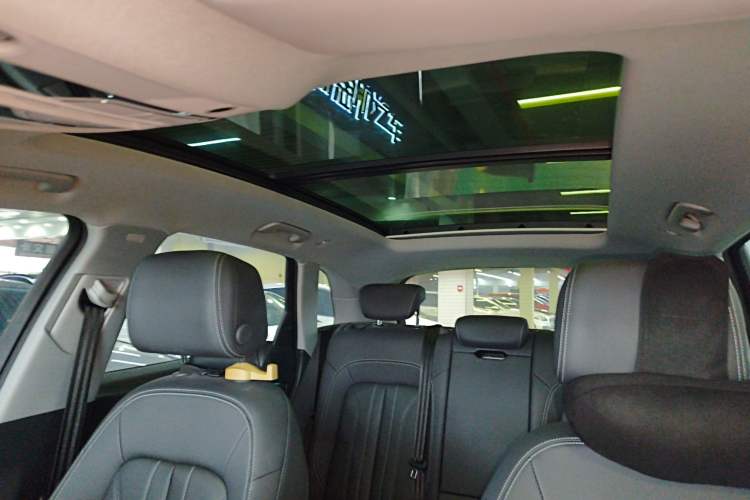 Used Audi Q5L 2022 Updated Version 40T Luxury Elegant Edition Headliner