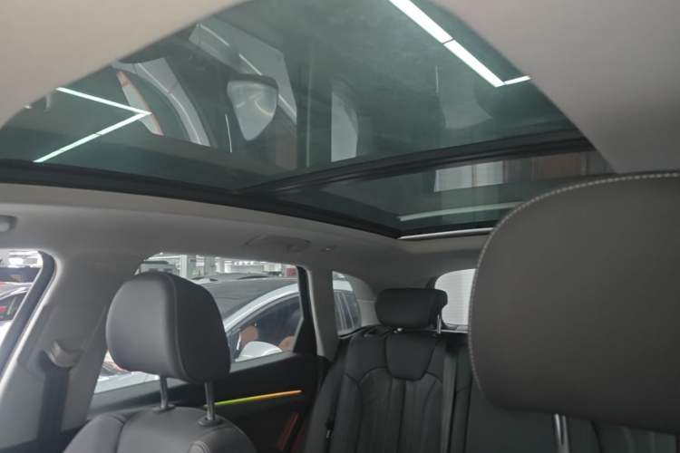 Used Audi Q5L 2022 40T Fashionable and Dynamic Model Headliner