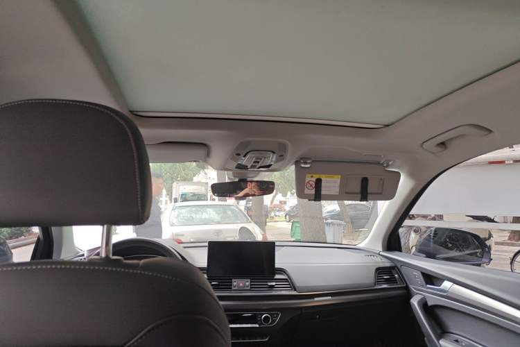 Used Audi Q5L 2022 40T Luxury Dynamic Model Headliner