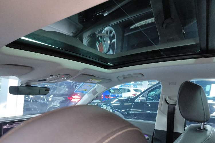 Used Audi Q5L 2022 45T Luxury Dynamic Model Headliner