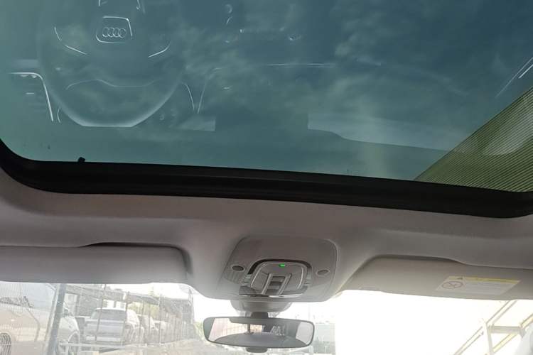 Used Audi Q5L 2022 45T Luxury Dynamic Model Headliner