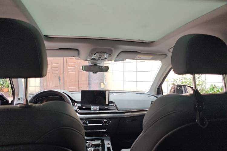 Used Audi Q5L 2022 40T Fashionable and Dynamic Model Headliner