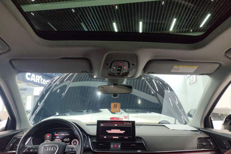 Used Audi Q5L 2022 40T Fashionable and Dynamic Model Headliner