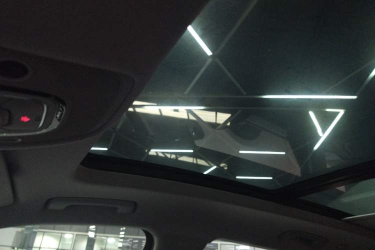 Used Audi Q5L 2022 40T Luxury Dynamic Model Headliner