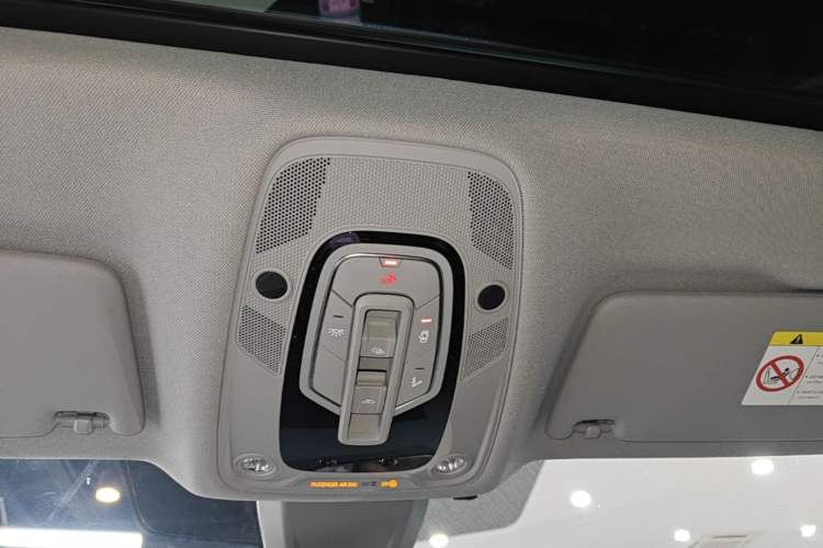 Used Audi Q5L 2022 40T Fashionable and Dynamic Model Headliner