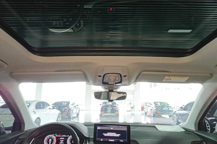 Used Audi Q5L 2022 40T Fashionable and Elegant Model Headliner