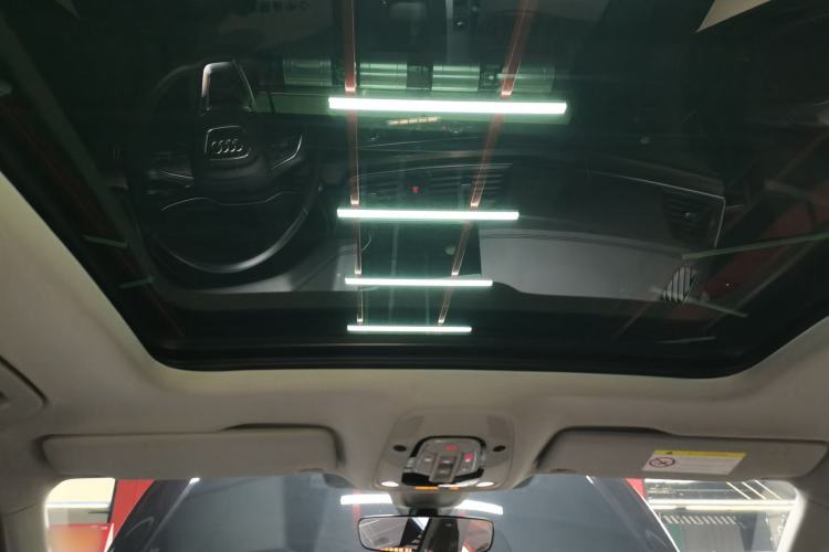 Used Audi Q5L 2022 40T Fashionable and Elegant Model Headliner