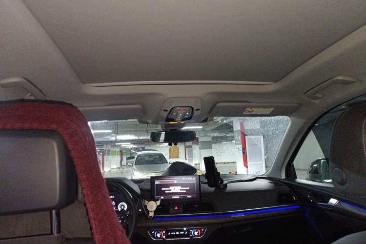 Used Audi Q5L 2022 40T Fashionable and Elegant Model Headliner