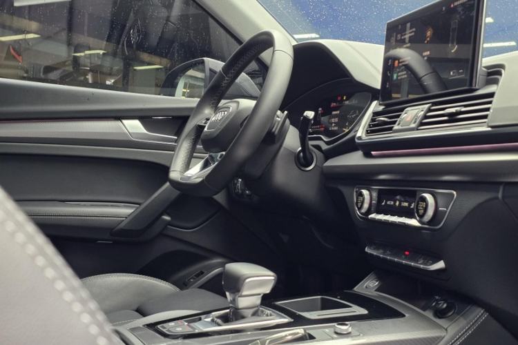 Used Audi Q5L 2022 40T Luxury Dynamic Model Interior 1