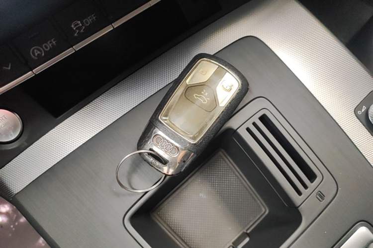 Used Audi Q5L 2022 40T Fashionable and Elegant Model Interior 1