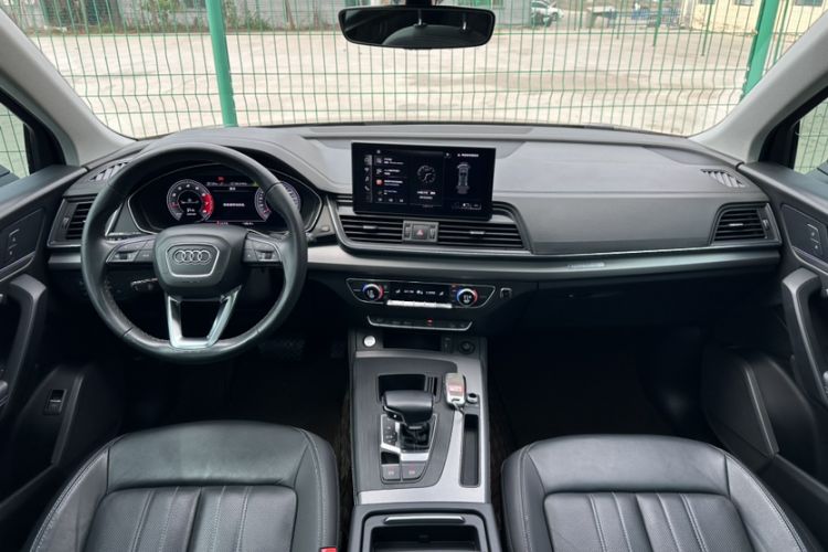 Used Audi Q5L 2022 40T Fashionable and Elegant Model Interior 1