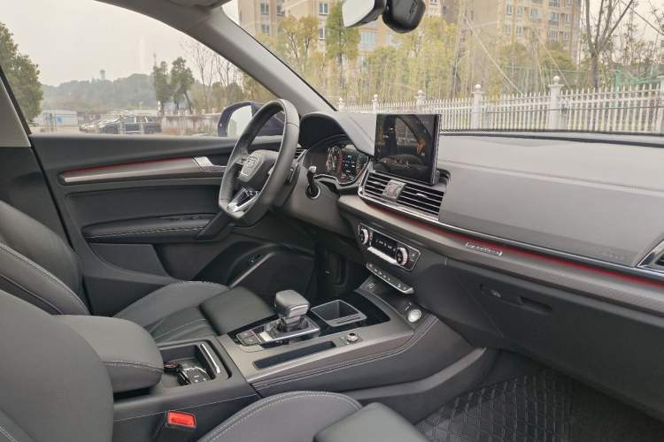 Used Audi Q5L 2022 Updated 40T Luxury Dynamic Edition Interior 12