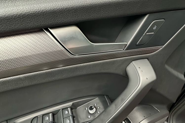 Used Audi Q5L 2022 40T Luxury Dynamic Model Interior 12