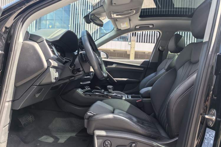 Used Audi Q5L 2022 40T Luxury Dynamic Model Interior 2