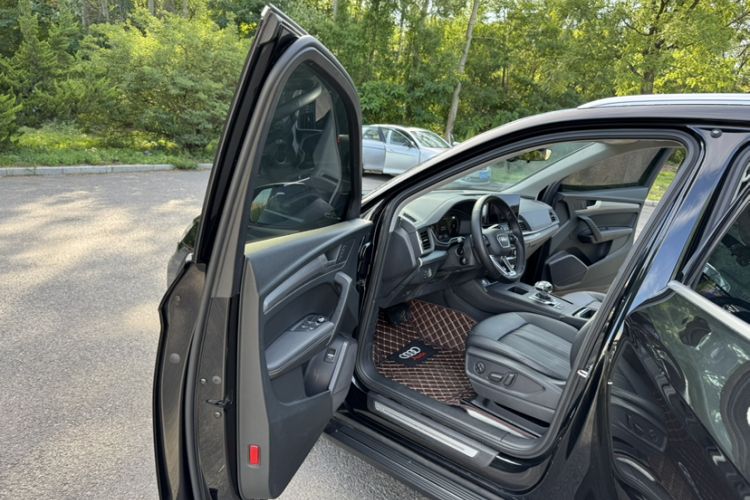 Used Audi Q5L 2022 40T Fashionable and Elegant Model Interior 2