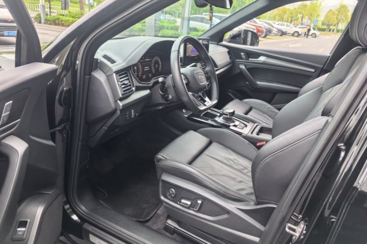 Used Audi Q5L 2022 40T Fashionable and Dynamic Model Interior 2