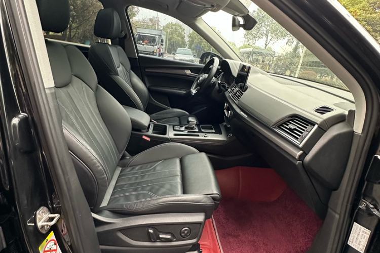 Used Audi Q5L 2022 40T Luxury Dynamic Model Interior 2