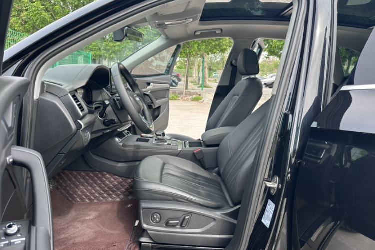 Used Audi Q5L 2022 40T Fashionable and Elegant Model Interior 2