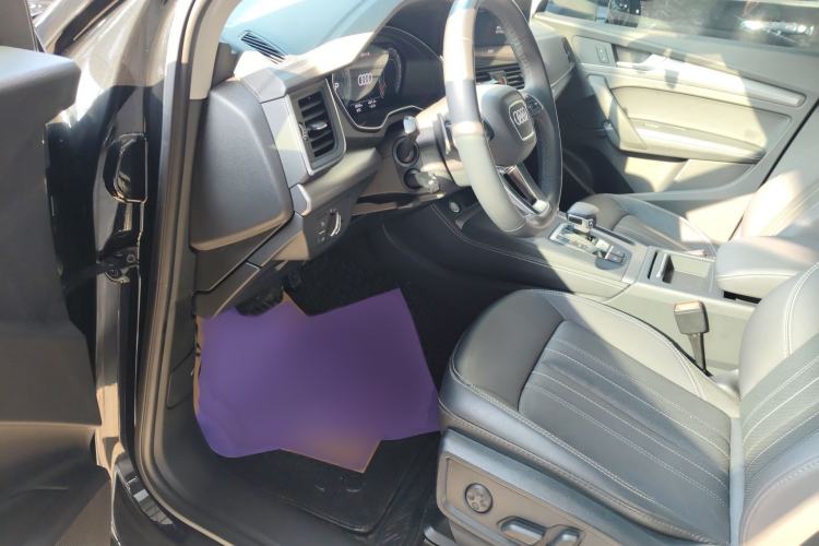 Used Audi Q5L 2022 40T Fashionable and Elegant Model Interior 3