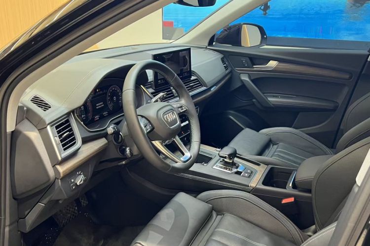 Used Audi Q5L 2022 40T Fashionable and Elegant Model Interior 3