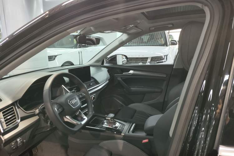Used Audi Q5L 2022 Updated 40T Luxury Dynamic Edition Interior 3