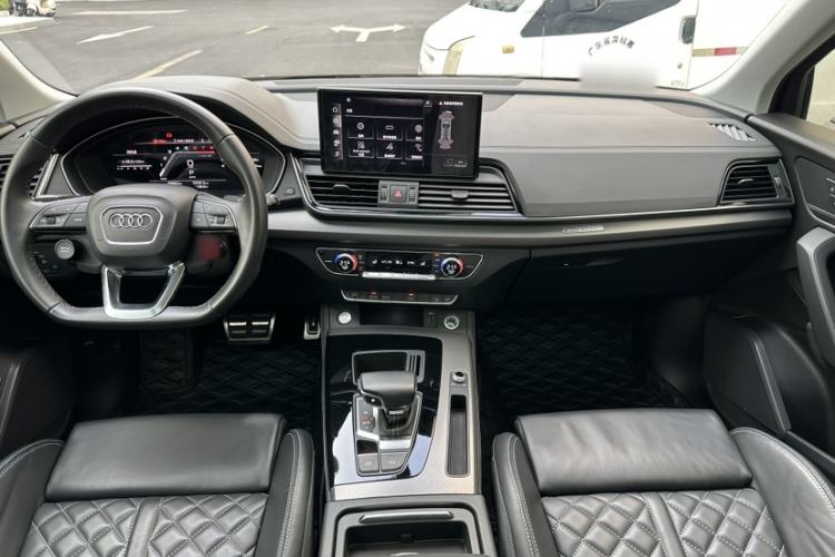 Used Audi Q5L 2022 40T Fashionable and Dynamic Model Interior 3