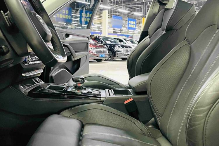 Used Audi Q5L 2022 40T Fashionable and Dynamic Model Interior 3