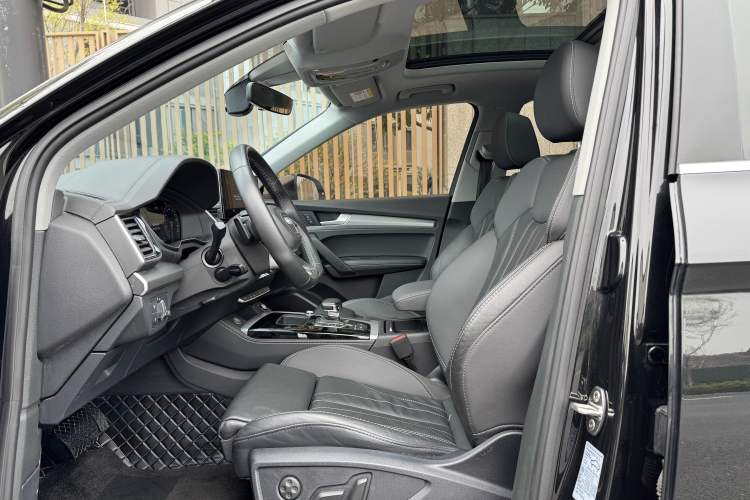 Used Audi Q5L 2022 40T Fashionable and Dynamic Model Interior 3