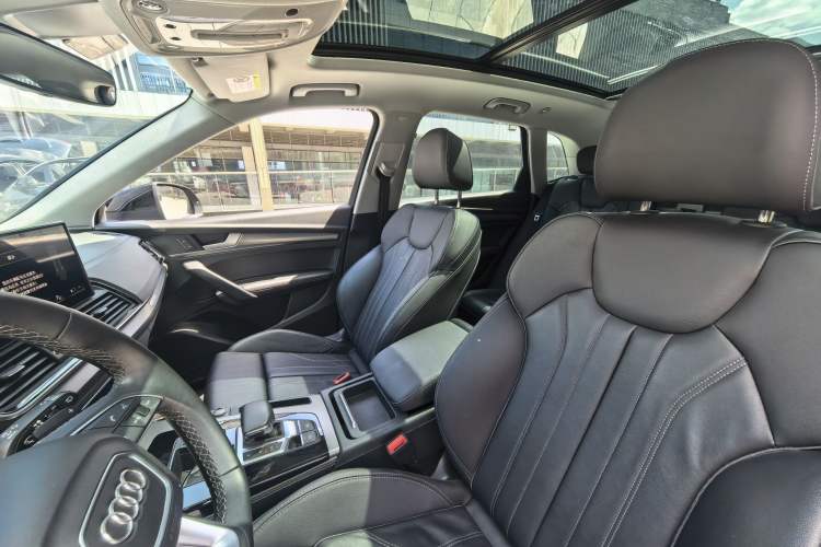 Used Audi Q5L 2022 40T Luxury Dynamic Model Interior 4