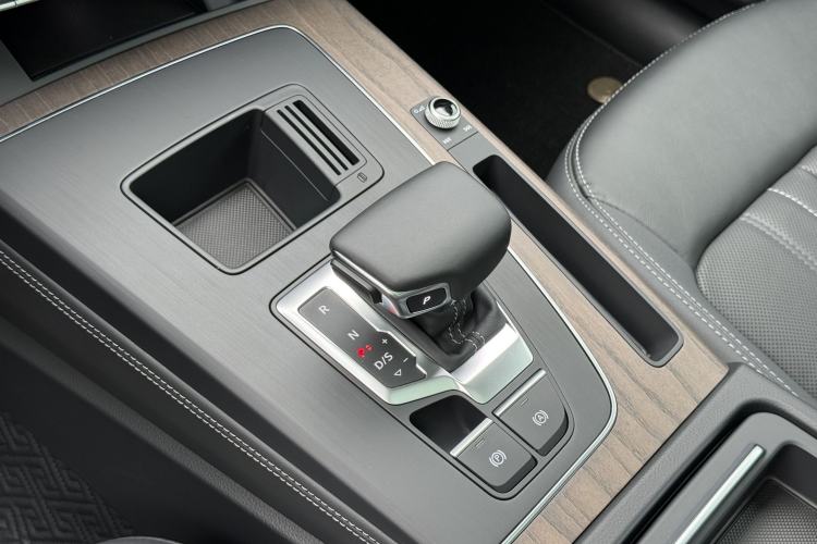 Used Audi Q5L 2022 Updated Version 40T Luxury Elegant Edition Interior 4