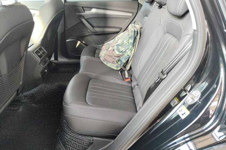 Used Audi Q5L 2022 40T Fashionable and Elegant Model Interior 4