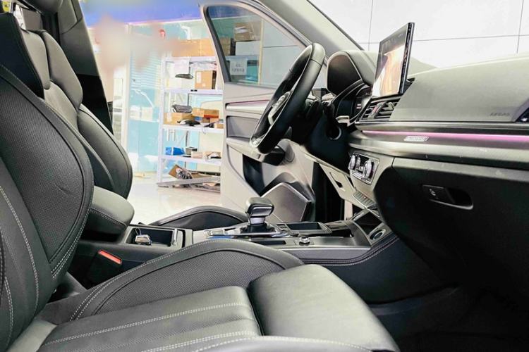 Used Audi Q5L 2022 40T Fashionable and Dynamic Model Interior 4