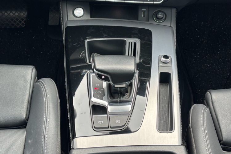 Used Audi Q5L 2022 40T Fashionable and Dynamic Model Interior 4