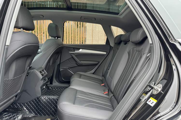 Used Audi Q5L 2022 40T Fashionable and Dynamic Model Interior 4