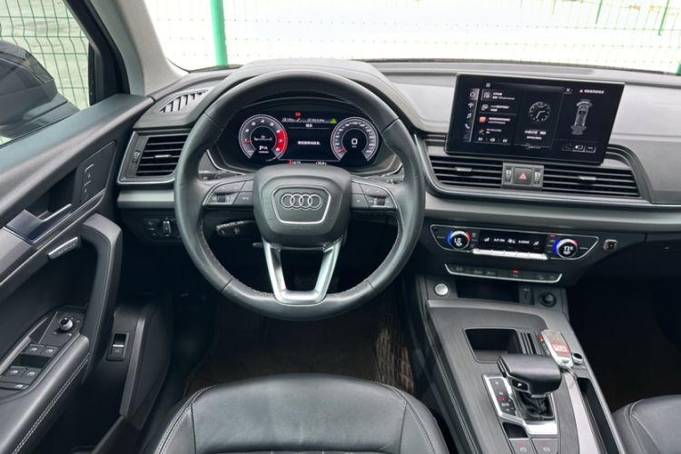 Used Audi Q5L 2022 40T Fashionable and Elegant Model Interior 4