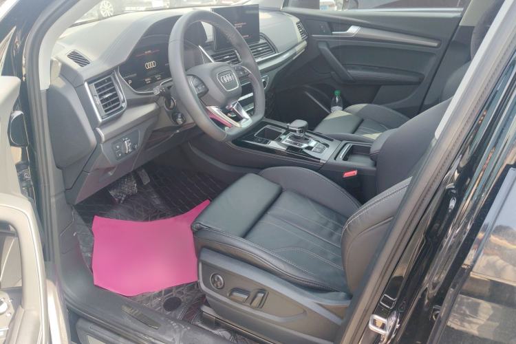 Used Audi Q5L 2022 40T Fashionable and Dynamic Model Interior 6