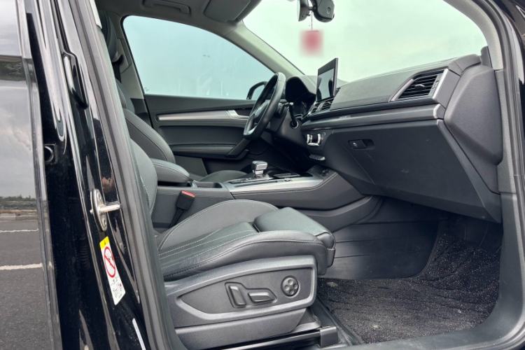 Used Audi Q5L 2022 40T Fashionable and Dynamic Model Interior 8