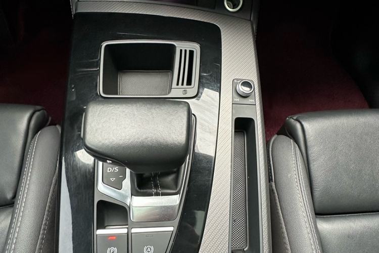 Used Audi Q5L 2022 40T Luxury Dynamic Model Interior 8