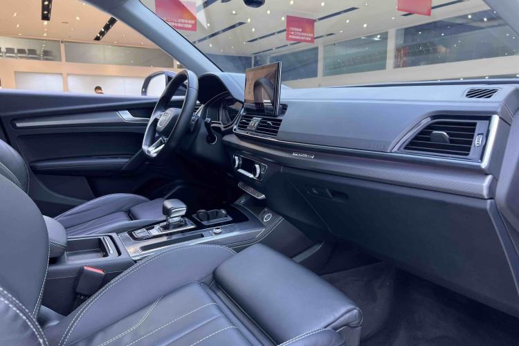 Used Audi Q5L 2022 Updated 40T Luxury Dynamic Edition Interior 9