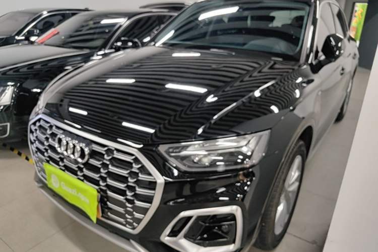 Używany Audi Q5L 2022 40T Luxury Dynamic Model Guazi used car, China used car export, Used car for sale, Used cars, Cheapest cars for sale