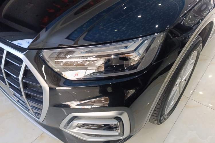 Used Audi Q5L 2022 40T Fashionable and Elegant Model Left Front Headlight