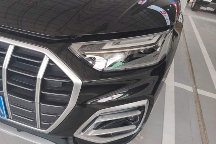 Used Audi Q5L 2022 40T Fashionable and Elegant Model Left Front Headlight