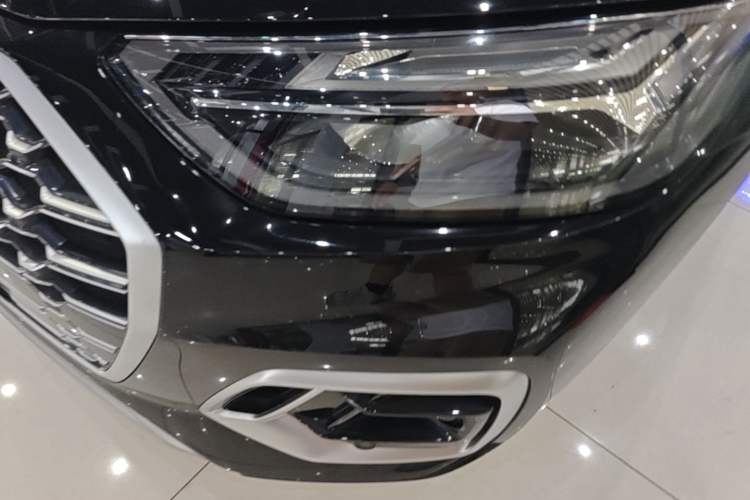 Used Audi Q5L 2022 40T Fashionable and Dynamic Model Left Front Headlight
