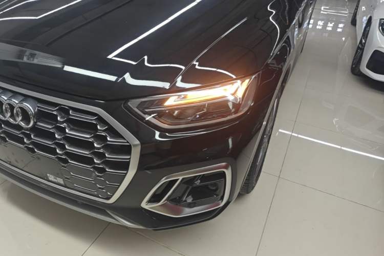 Used Audi Q5L 2022 40T Fashionable and Dynamic Model Left Front Headlight