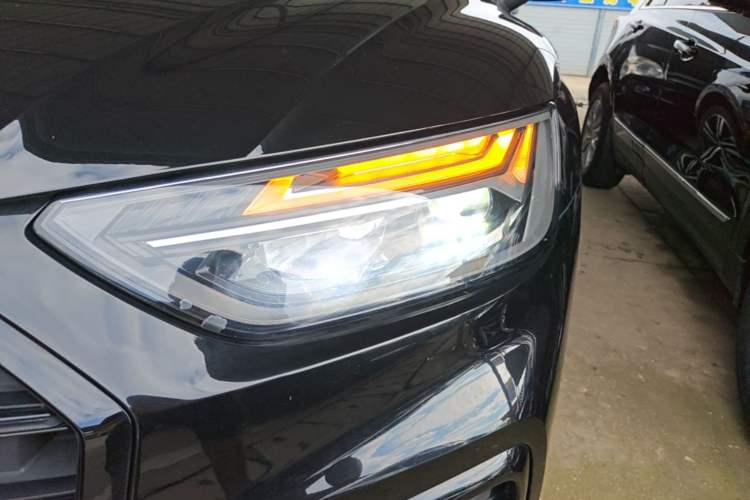 Used Audi Q5L 2022 40T Fashionable and Dynamic Model Left Front Headlight
