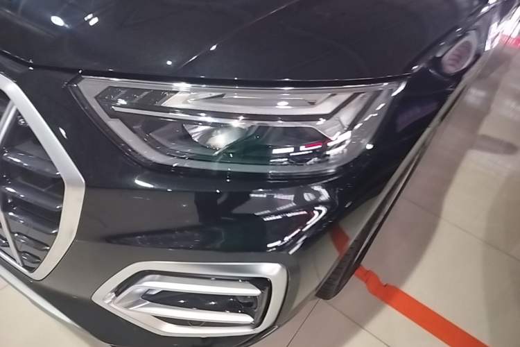 Used Audi Q5L 2022 40T Fashionable and Elegant Model Left Front Headlight